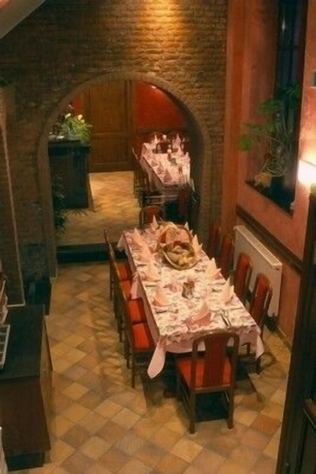 Lunch and dinner served, international cuisine