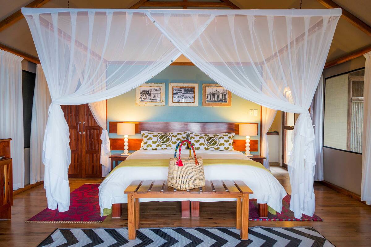 Ocean View Room | In-room safe, desk, WiFi (free), bed sheets