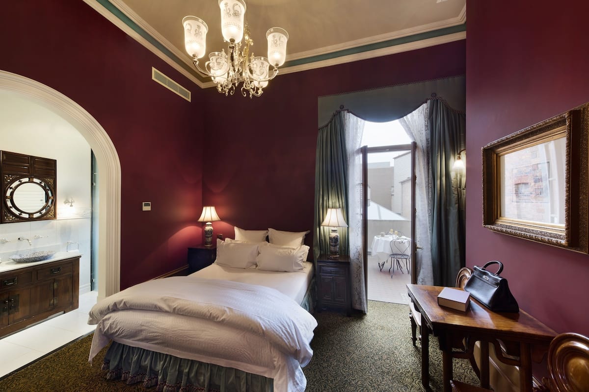 Classic Room, 1 Queen Bed | Premium bedding, in-room safe, individually decorated
