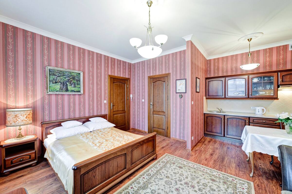 Wifi gratis, decoración personalizada y muebles diferentes