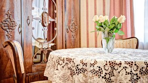 Standard Twin Room, 2 Twin Beds | Street view - Apartamenty Retro (Poznan)