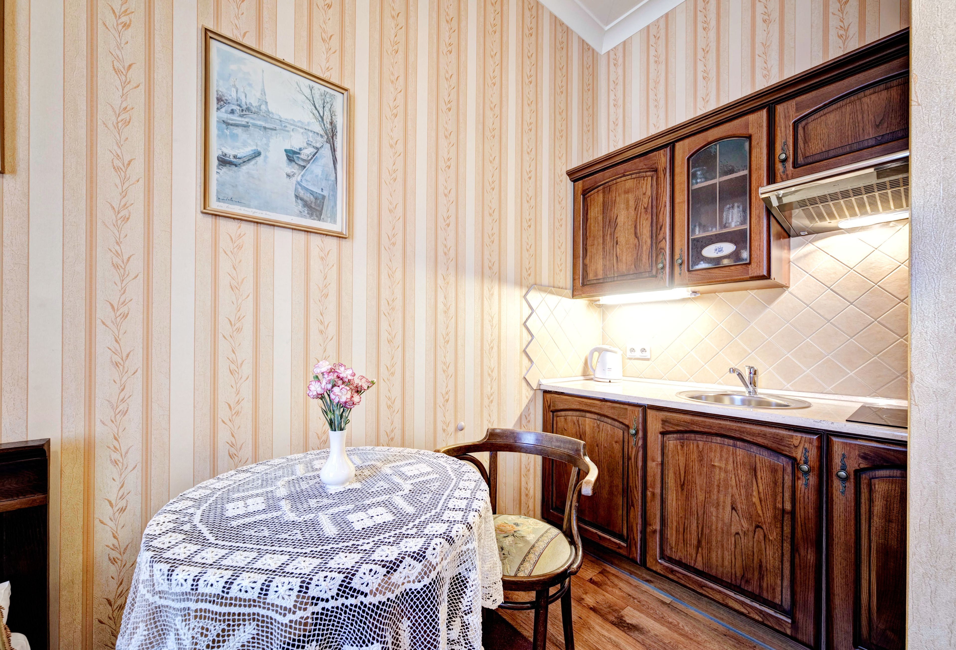 single room | private kitchenette | fridge, stovetop, electric kettle, cookware/dishes/utensils