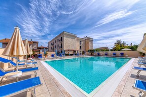 Seasonal outdoor pool - Hotel Le Torri (Arborea)