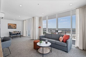 Ropa de cama de alta calidad, caja fuerte, escritorio