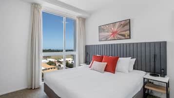 Premium bedding, in-room safe, desk, laptop workspace