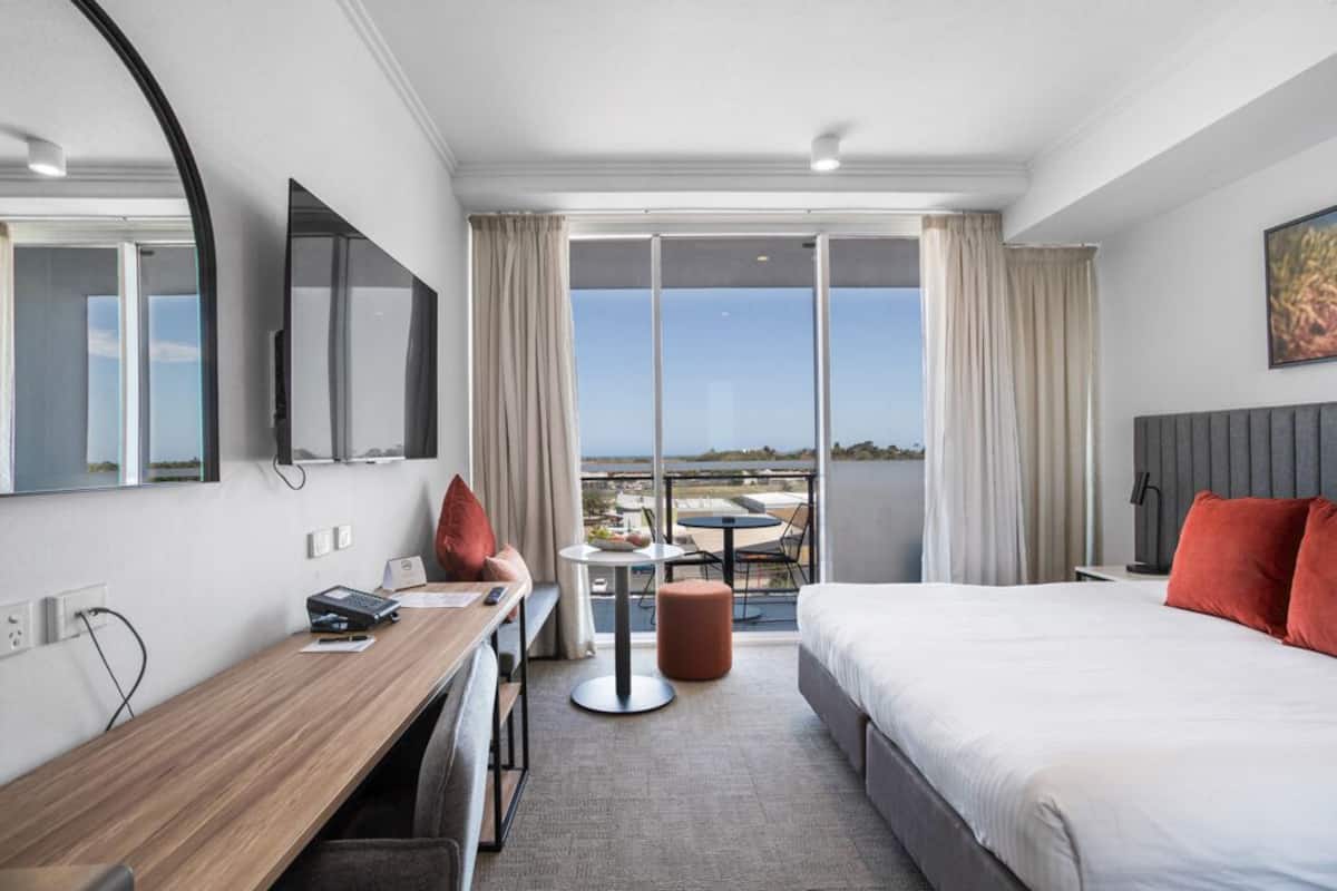 1 bedroom, premium bedding, in-room safe, desk