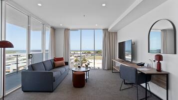 Premium bedding, in-room safe, desk, laptop workspace