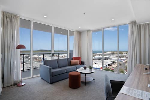Premium bedding, in-room safe, desk, laptop workspace
