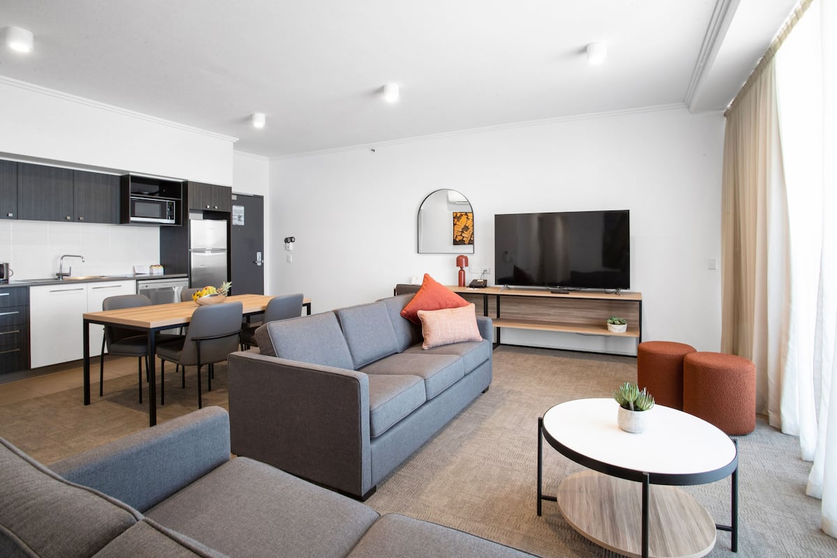 1 bedroom, premium bedding, in-room safe, desk