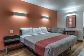 Decoración personalizada, muebles diferentes, escritorio y wifi gratis