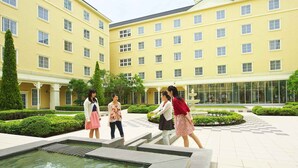 Courtyard - Tokyo Disney Celebration Hotel (Urayasu)