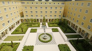 Courtyard - Tokyo Disney Celebration Hotel (Urayasu)