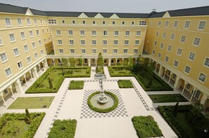 Courtyard - Tokyo Disney Celebration Hotel (Urayasu)