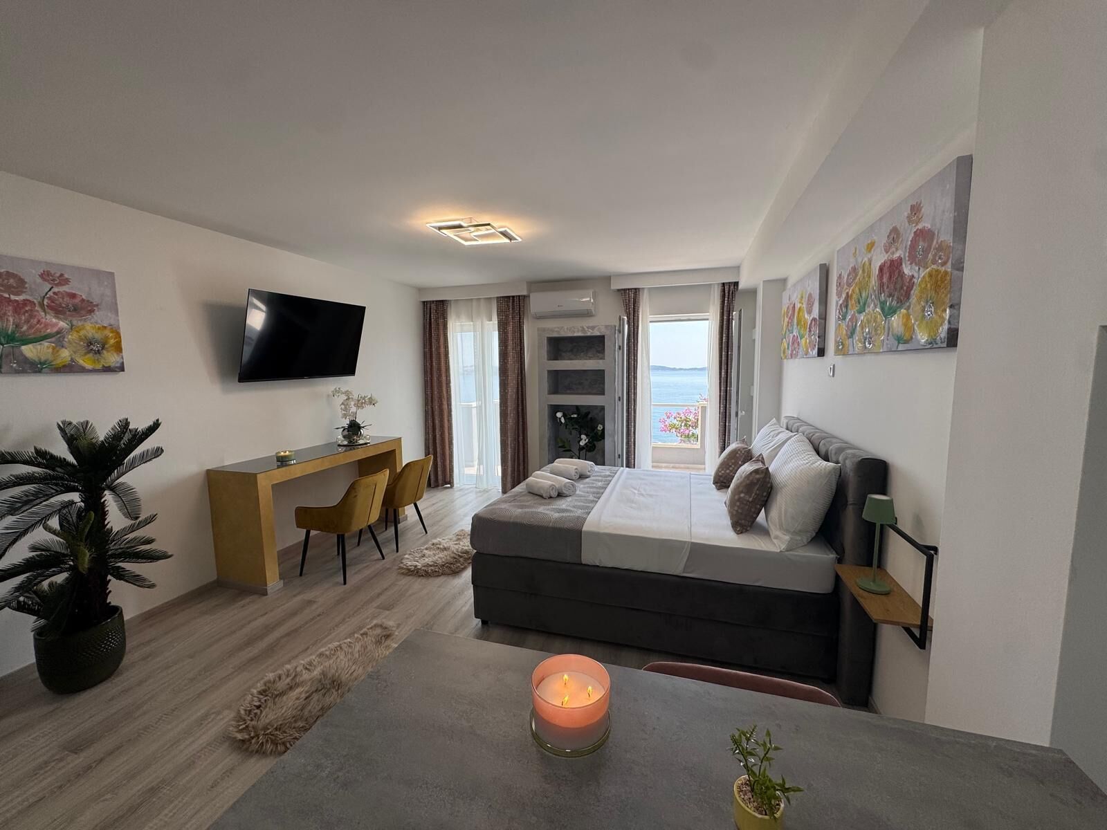 Deluxe Studio, Pool Access, Sea View | Free WiFi, bed sheets