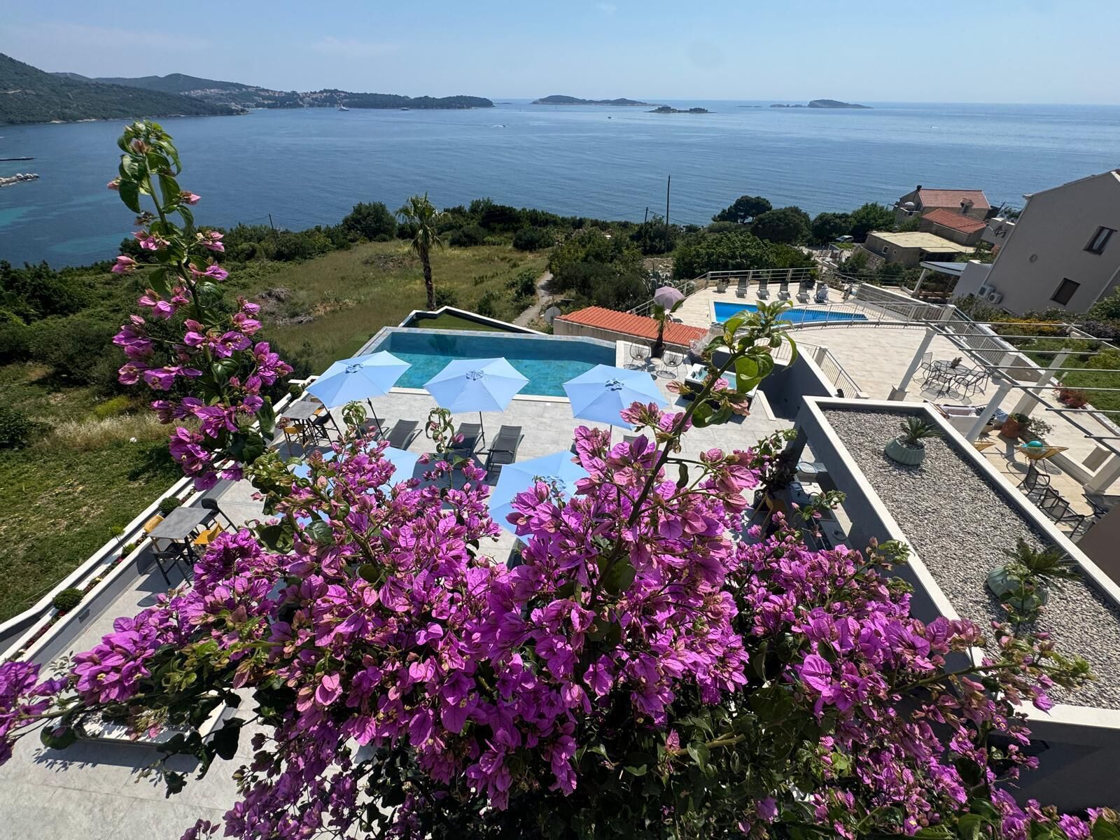 Deluxe Studio, Pool Access, Sea View | Free WiFi, bed sheets