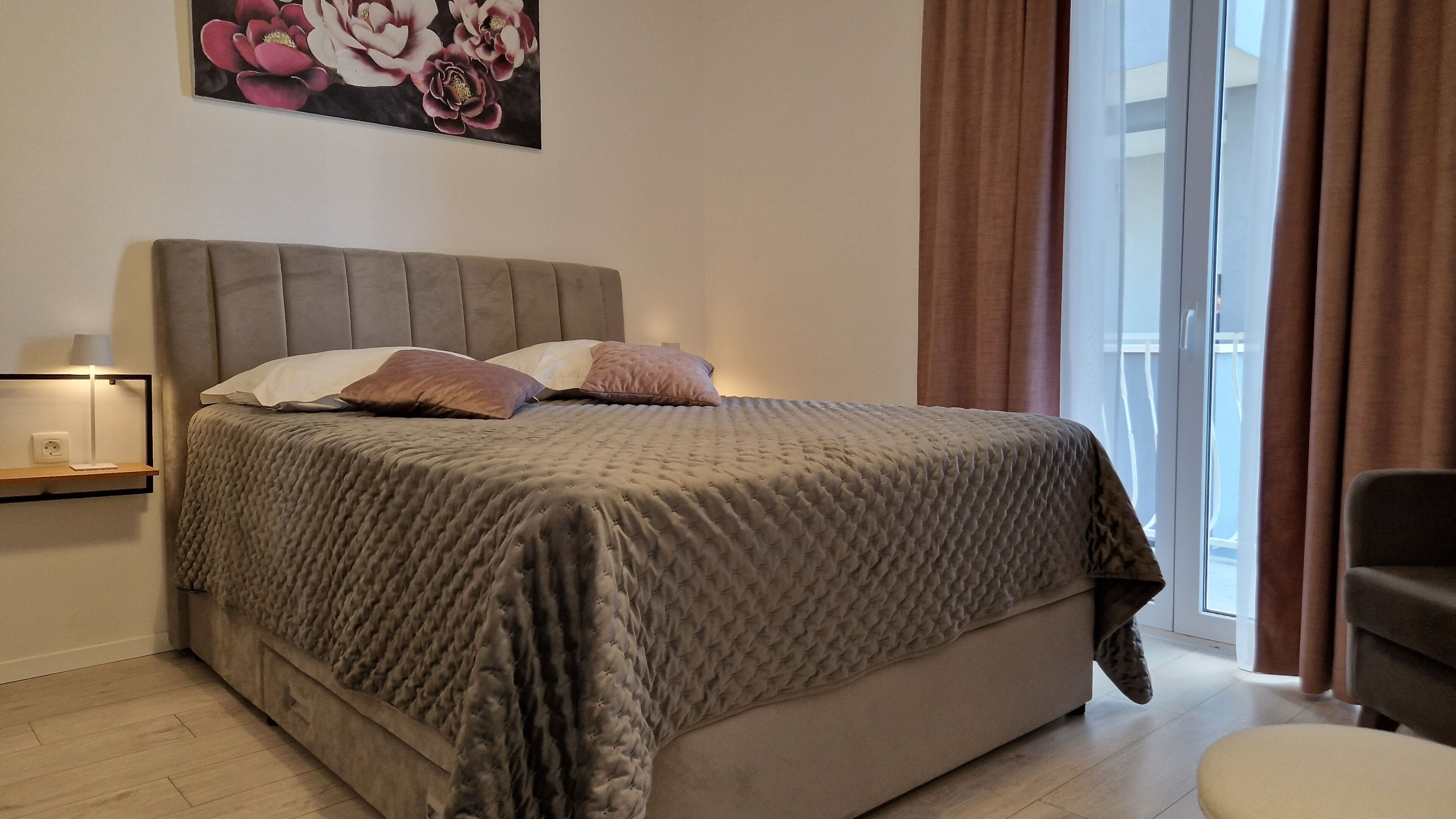Premium-Apartment | Kostenloses WLAN, Bettwäsche