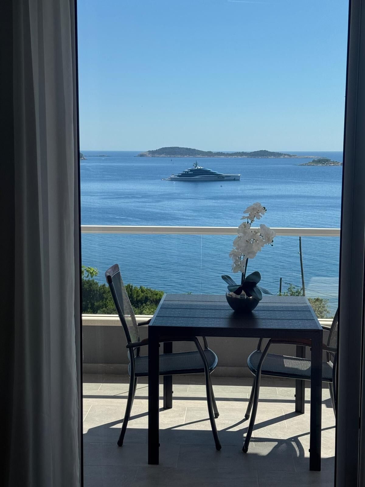 Deluxe Studio, Pool Access, Sea View | Free WiFi, bed sheets