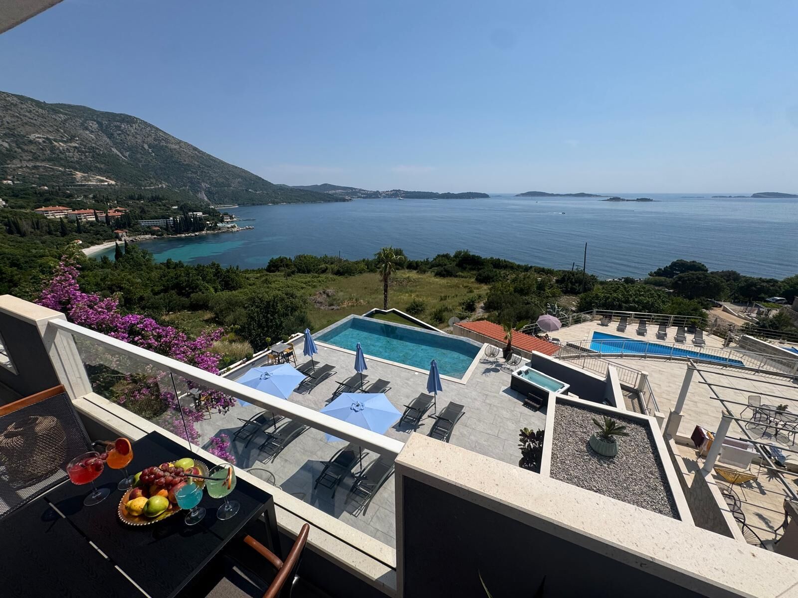 Deluxe Studio, Pool Access, Sea View | Free WiFi, bed sheets