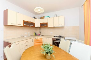 Apartamento urbano | Cozinha privada | Geladeira, fogão, chaleira elétrica, torradeira