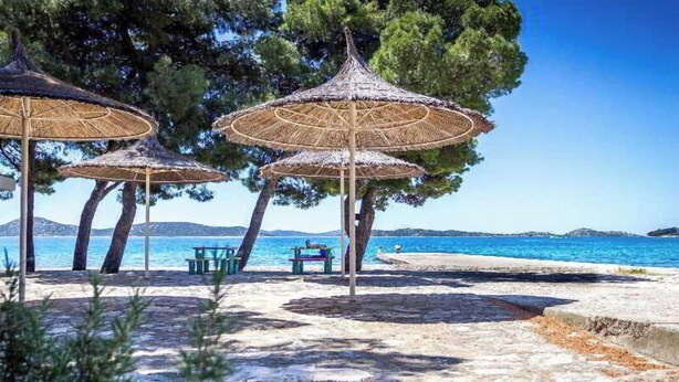 Beach nearby, beach bar - Imperial Hotel (Vodice)