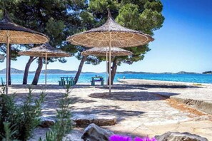 Beach nearby, beach volleyball, beach bar - Imperial Hotel (Vodice)