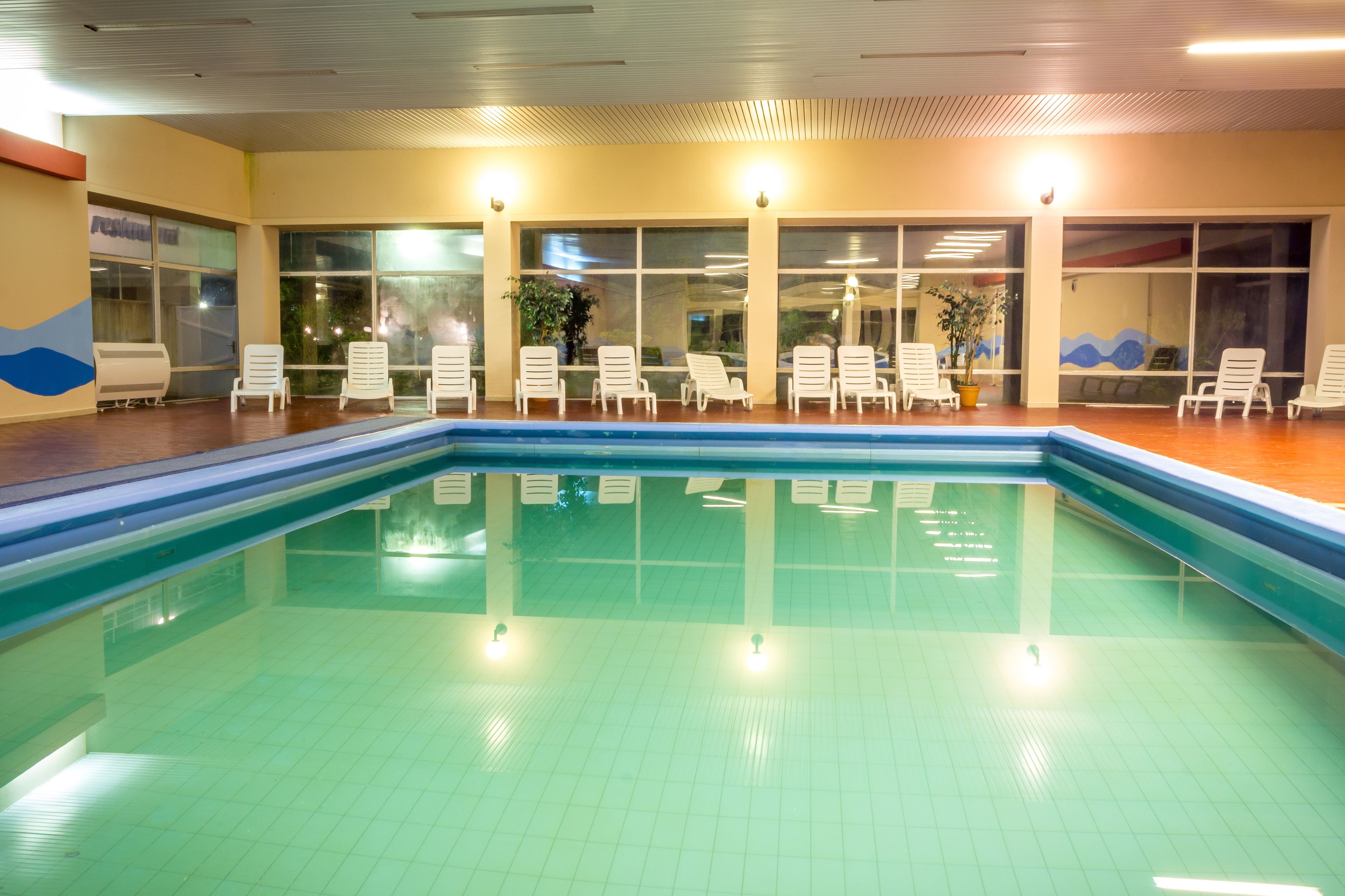 Piscine intérieure