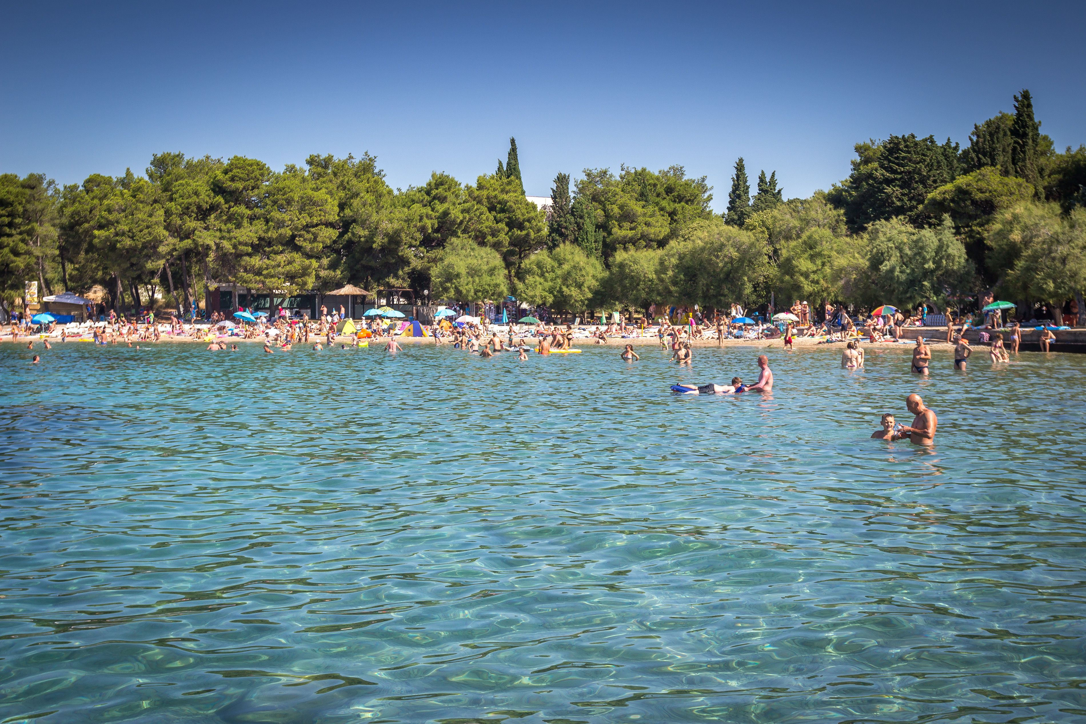 靠近海滩、排球、间海滩酒吧