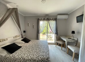 Coffres-forts dans les chambres, Wi-Fi gratuit, draps fournis