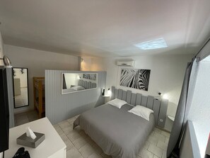 Apartment, 2 Bedrooms, Kitchen, Ground Floor | In-room safe, free WiFi, bed sheets - Hôtel l'Orangeraie (Le Lavandou)