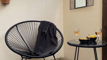 Chambre Double Standard pour 1 personne | Coffres-forts dans les chambres, Wi-Fi gratuit, draps fournis