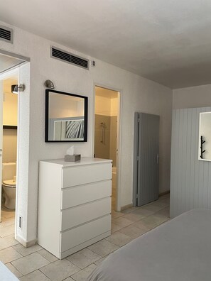 Apartment, 2 Bedrooms, Kitchen, Ground Floor | Room amenity