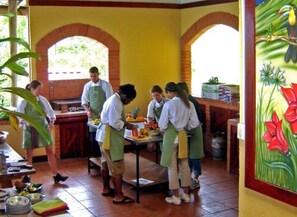 Spécialités Cuisine locale et internationale