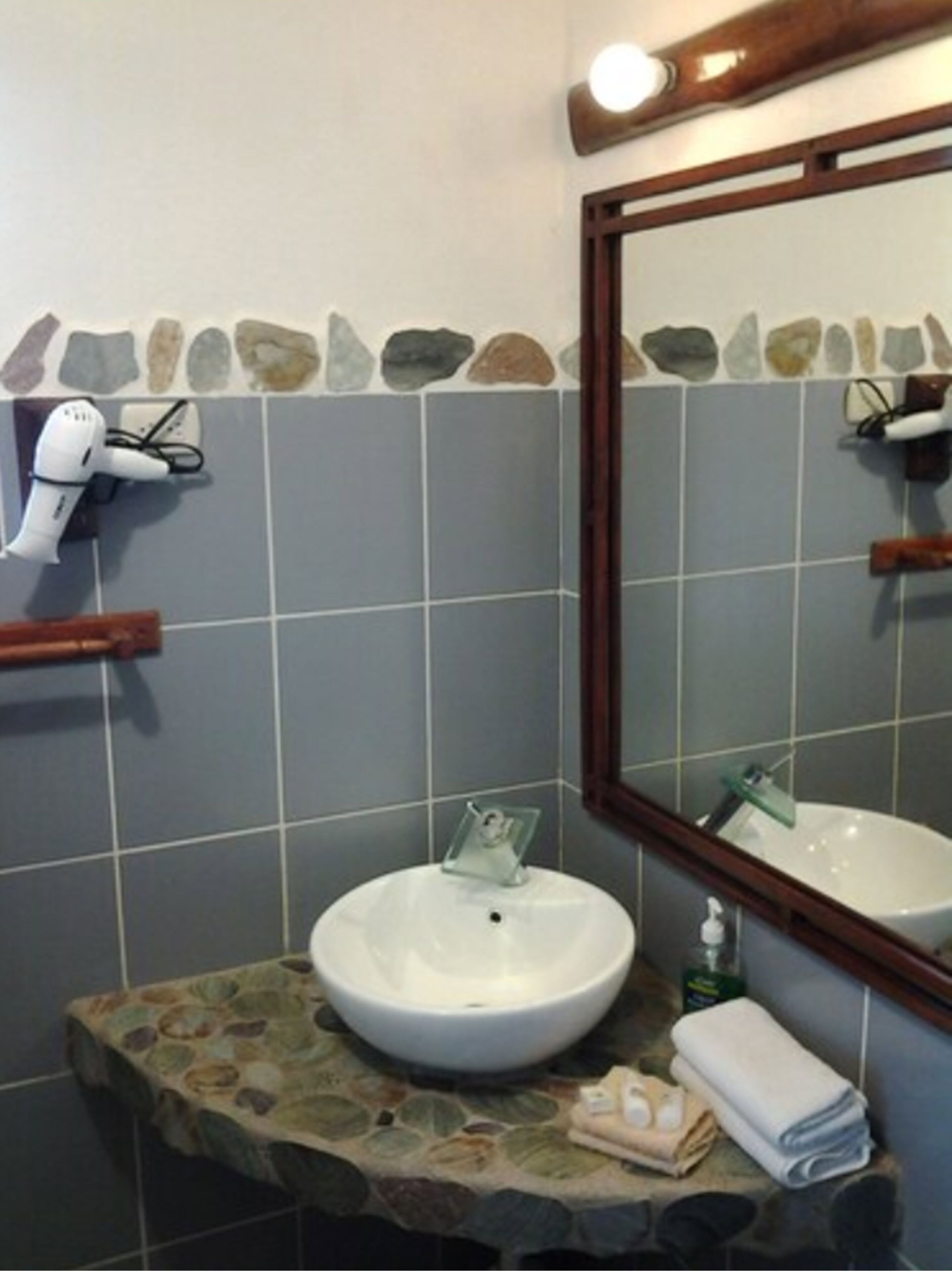 studio suite, 2 double beds | bathroom sink