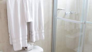Superior Room | Bathroom | Shower, free toiletries, hair dryer, towels