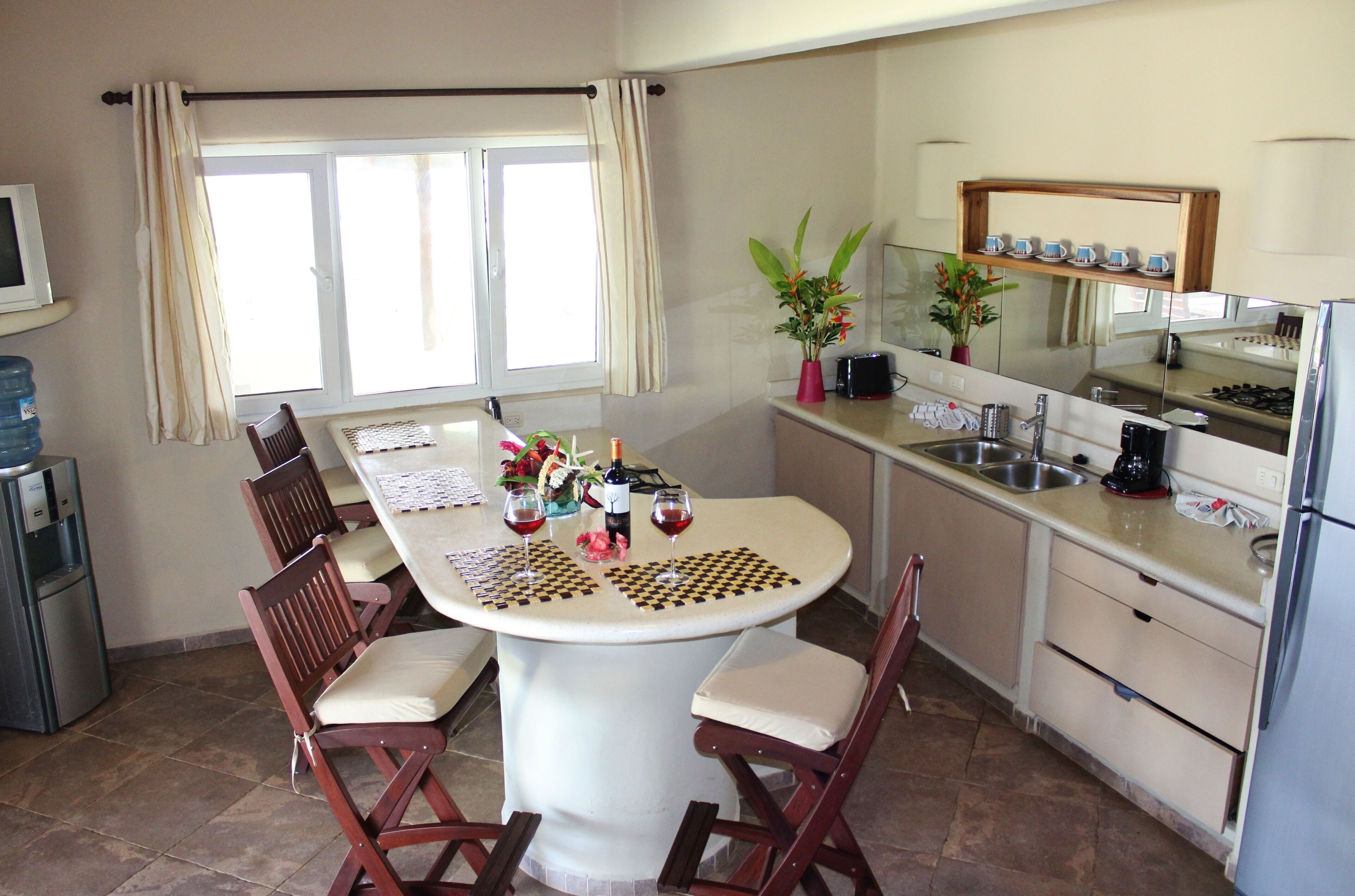 family suite | private kitchen | microwave, coffee/tea maker