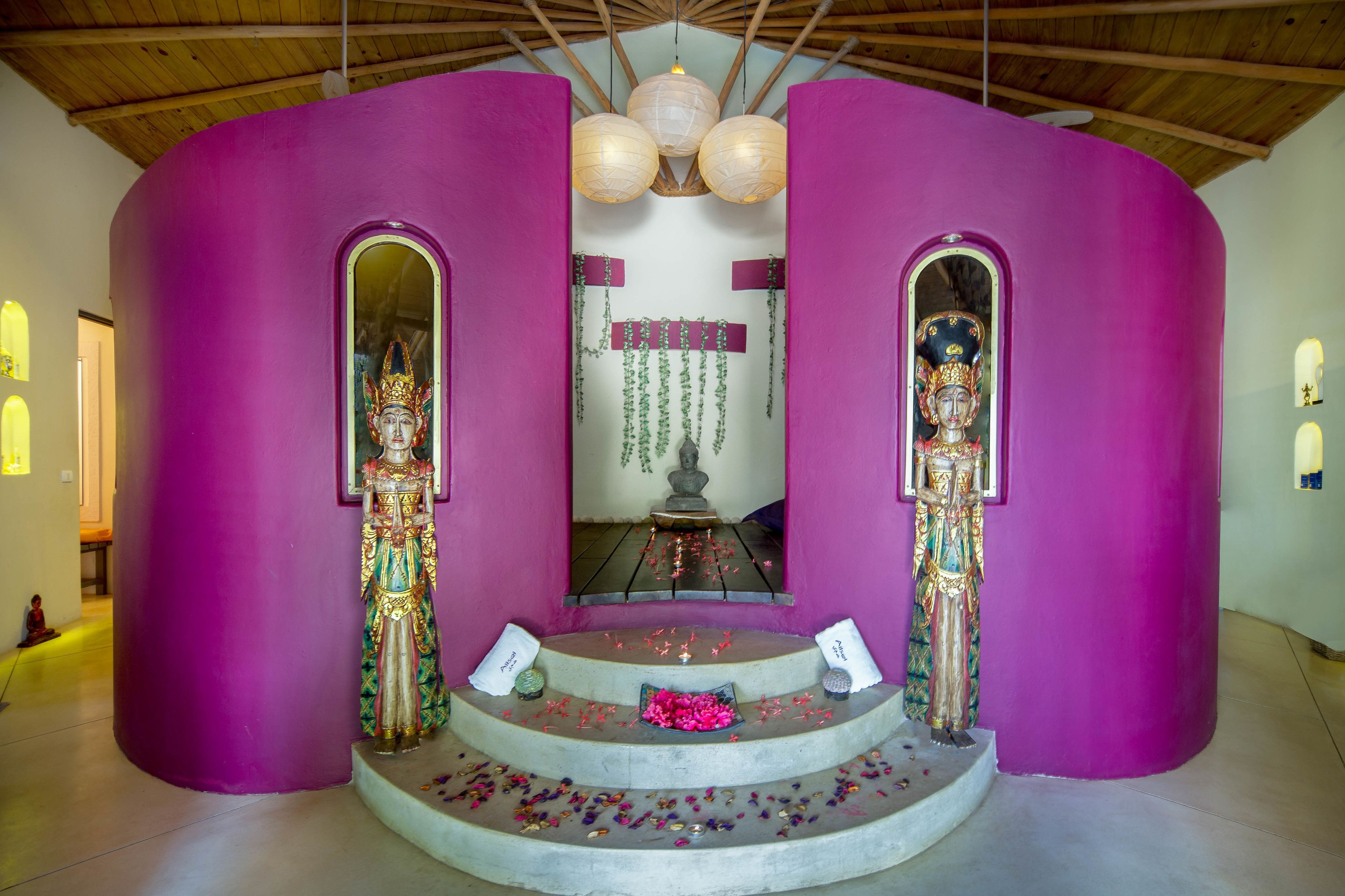 hot tub, steam room, massages on the beach, massages