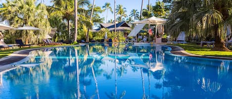 Bar en bord de piscine