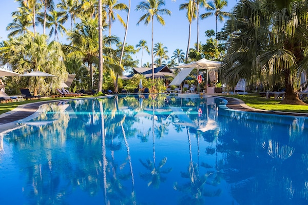 Bar en bord de piscine