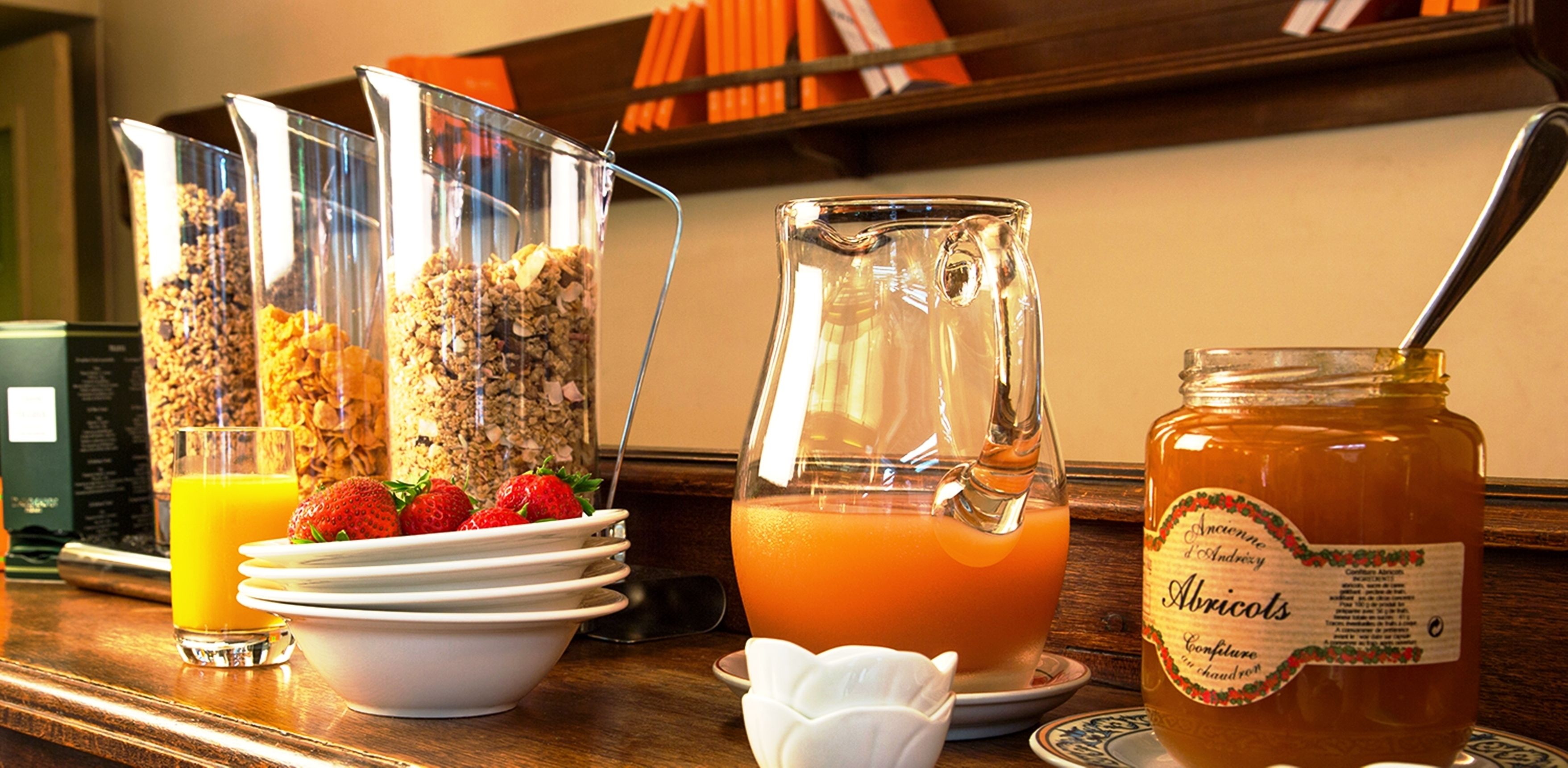 daily continental breakfast (eur 18 per person)