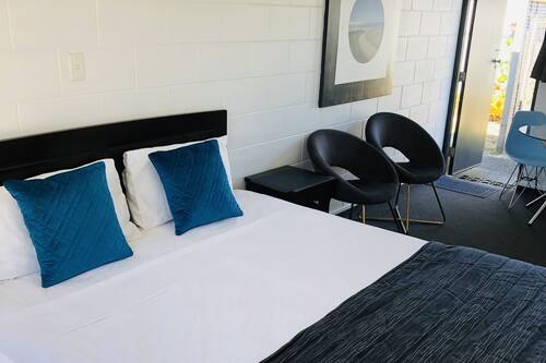 One Bedroom Suite | Blackout drapes, iron/ironing board, free cribs/infant beds, free WiFi