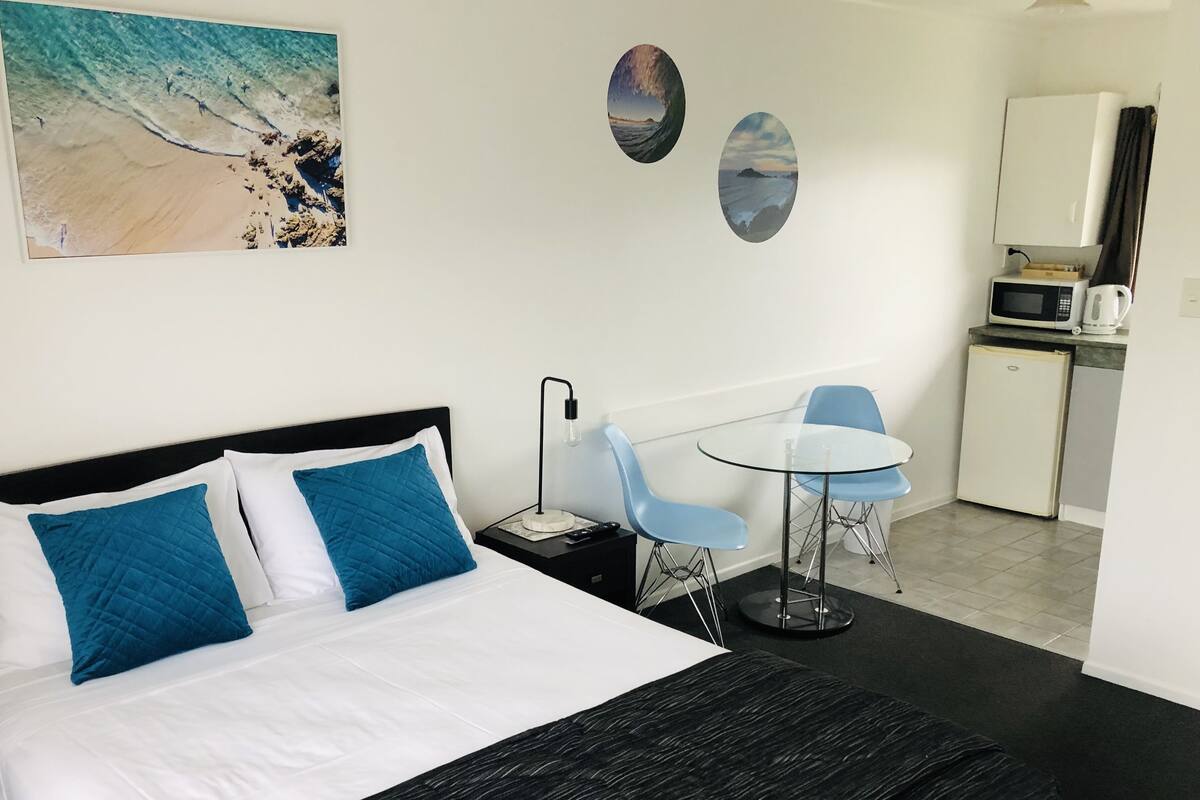 Ettroms leilighet, 1 queensize-seng, utsikt mot hage (Studio) | Blendingsgardiner, strykejern/-brett og barnesenger (inkludert)
