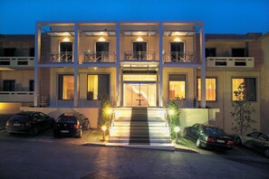 Front of property - Dekelia Hotel (Acharnes)