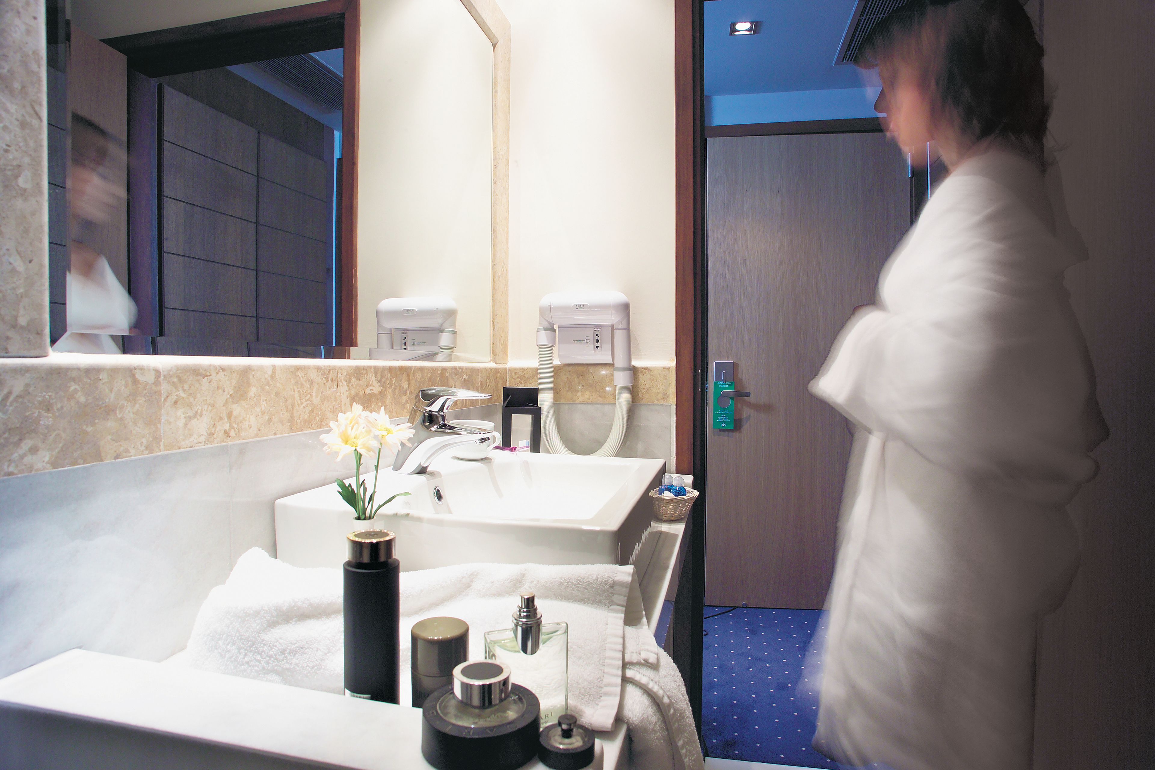 combined shower/bathtub, deep-soaking bathtub, rainfall showerhead