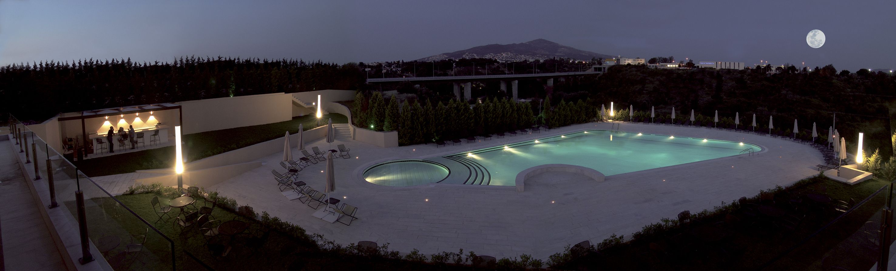Outdoor pool, pool umbrellas, sun loungers
