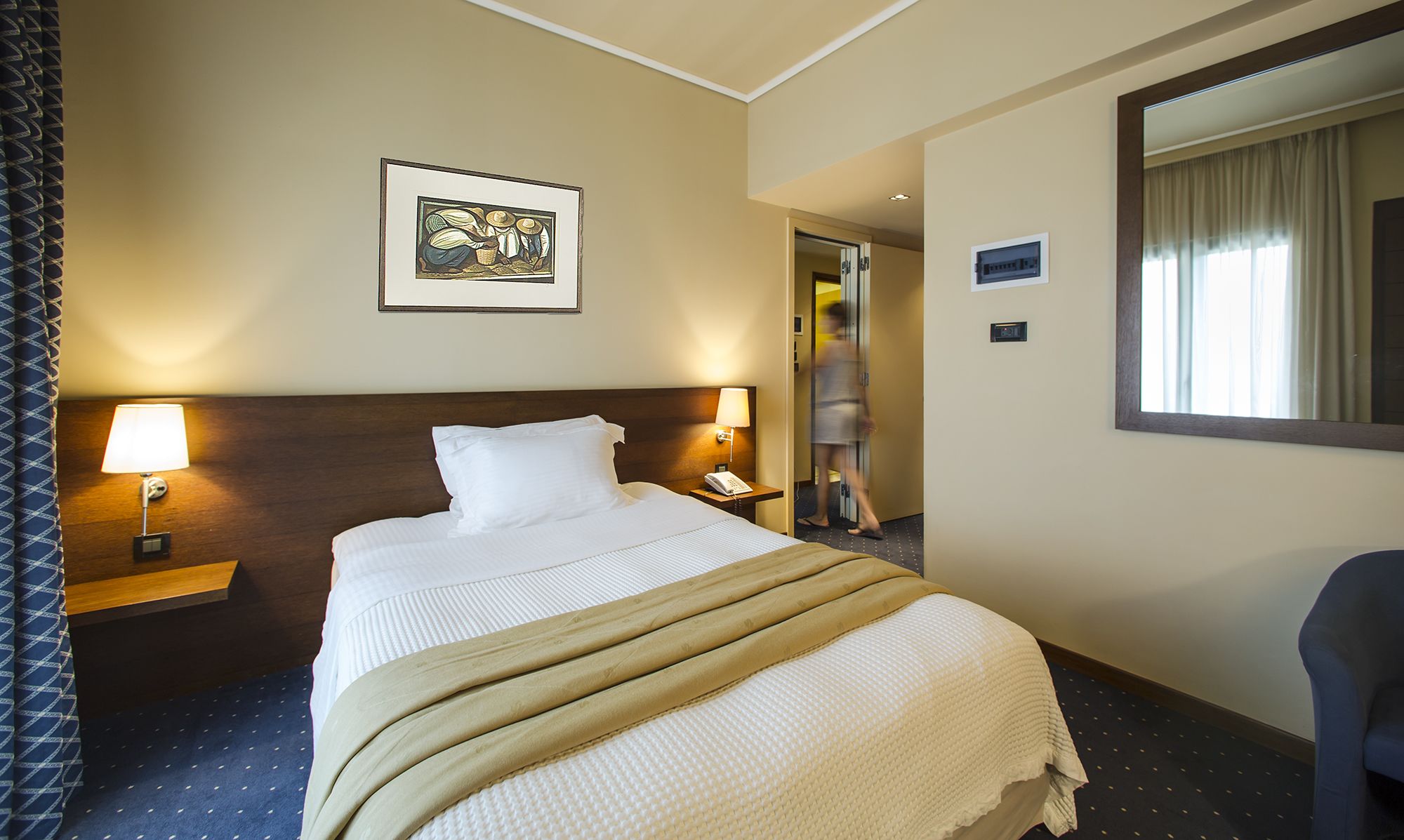 deluxe room | egyptian cotton sheets, minibar, in-room safe, blackout curtains