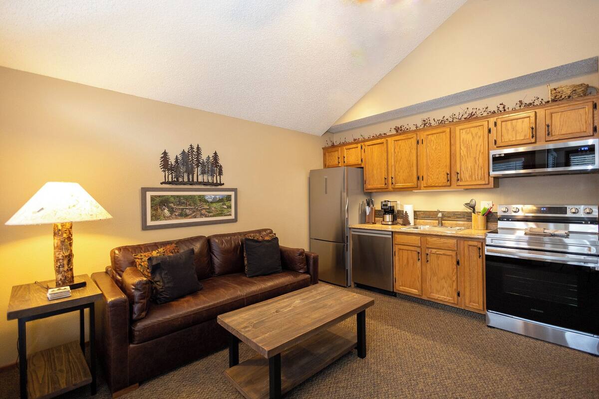 套房 (1 Bedroom Full Kitchen River Level) | 加厚床垫、熨斗/熨衣板、免费 WiFi、特色装修