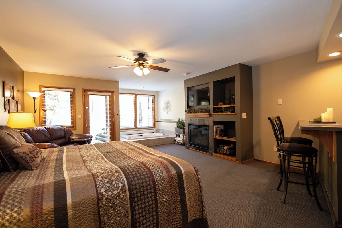 1 chambre, surmatelas, décoration personnalisée