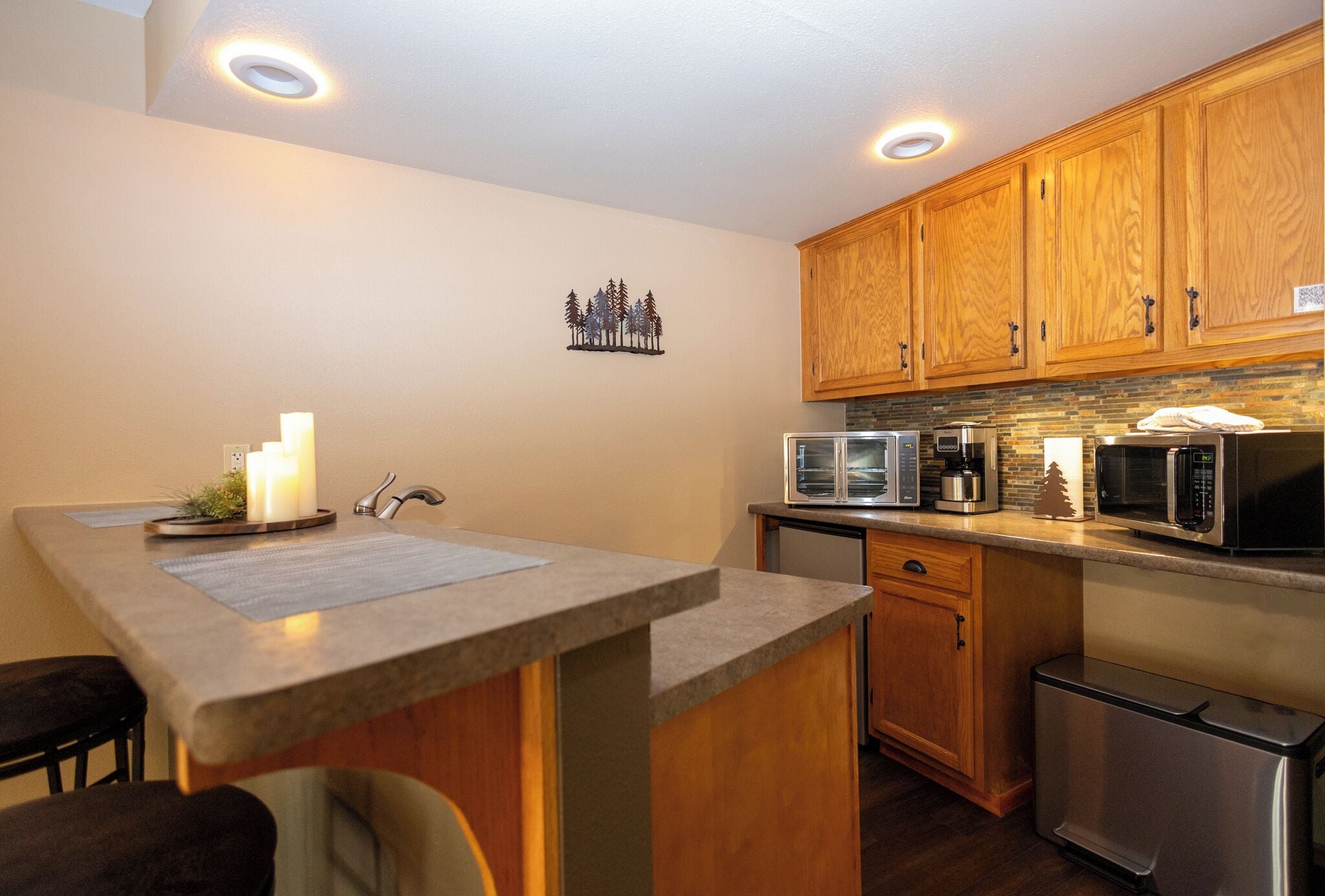 1 bedroom, pillow-top beds, individually decorated