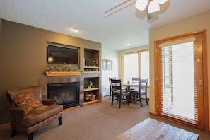Suite (1 Bedroom Full Kitchen River Level) | Pillowtop beds, individually decorated, individually furnished - Aspen Winds on Fall River (Estes Park)
