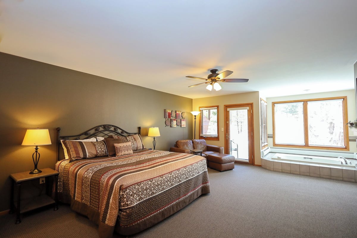 Suite, 1 King Bed (Spa) | 1 bedroom, pillowtop beds, individually decorated